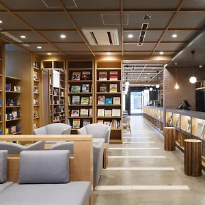 Lamp Light Books 3*, Sapporo Japon